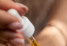 겨울철 피부 관리 비법 person holding dropper